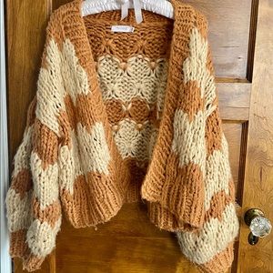 Adorable chunky knit sweater perfect for transitioning to spring!